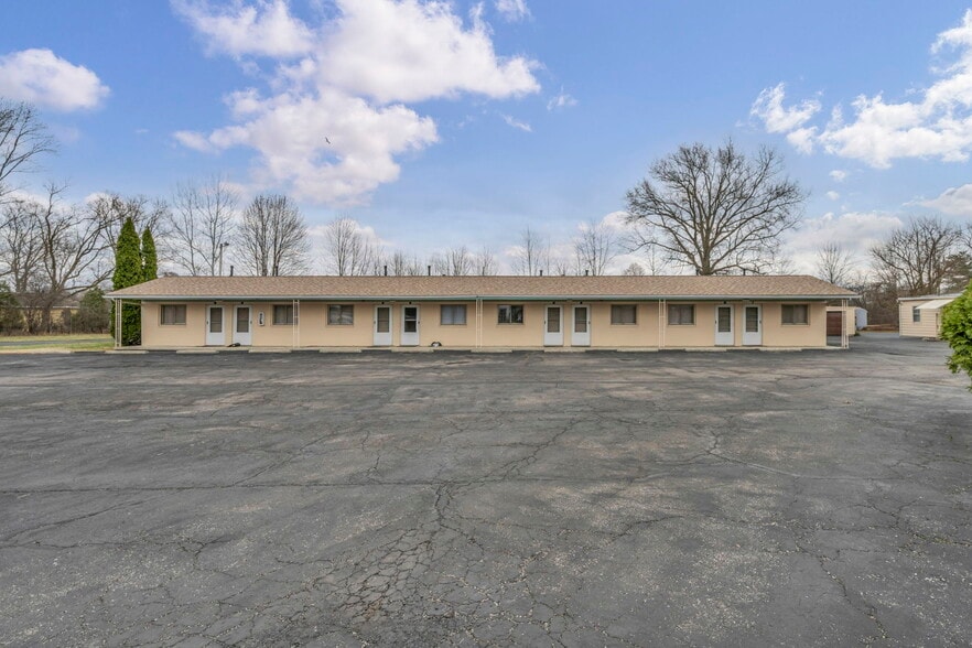 More Photos Of 44077 Oberlin Elyria Rd, Oberlin Hotel For Sale