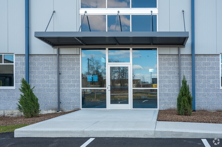 More Photos Of 105 Industrial Blvd, Brockton Warehouse For Lease