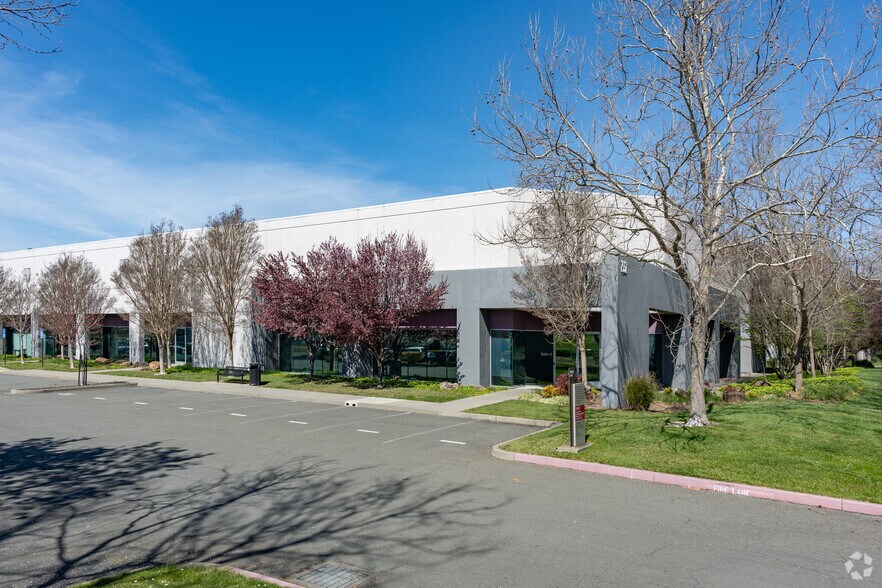 More Photos Of 2557 Napa Valley Corporate Dr, Napa Warehouse For Lease
