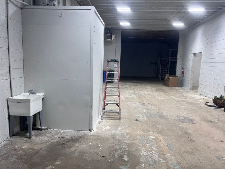 More Photos Of 301 E Ayre St, Wilmington Warehouse For Lease