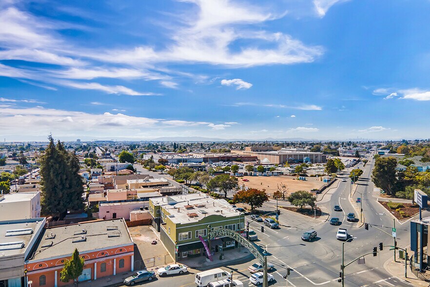 More Photos Of 2764 73rd Ave, Oakland Storefront Retail Residential For Lease