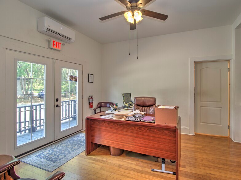 More Photos Of 944 E Silver Springs Blvd, Ocala Office For Sale