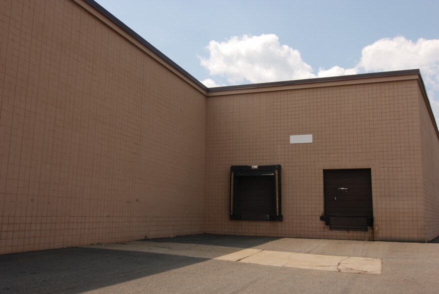 More Photos Of 35-51 Kulick Rd, Fairfield Warehouse For Lease