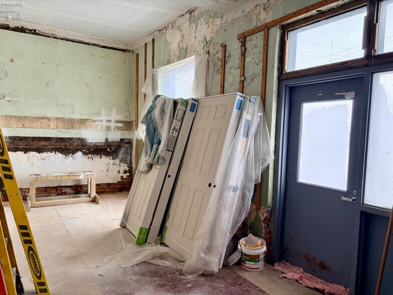 More Photos Of 110 Railroad St, Clyde Restaurant For Sale