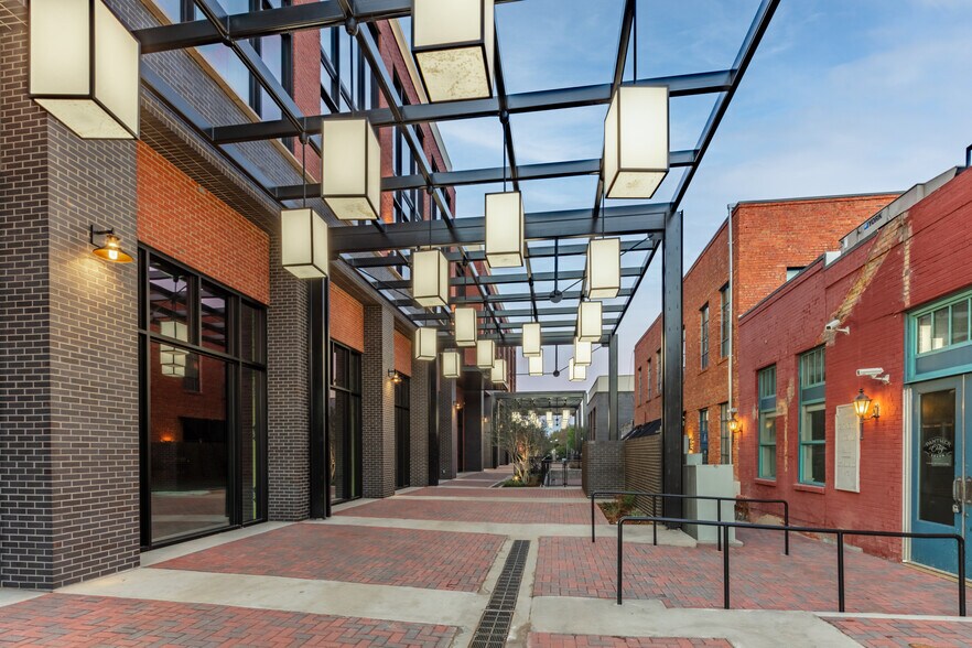 More Photos Of 701 W Magnolia Ave, Fort Worth Unknown For Lease