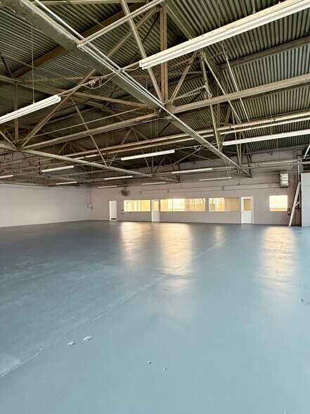 More Photos Of 911 15th St, Columbus Warehouse For Lease