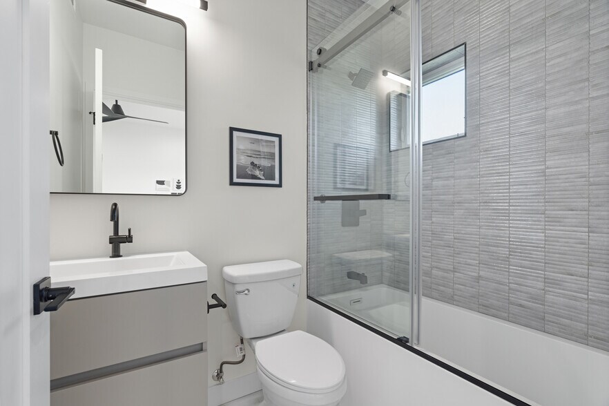 More Photos Of 705 6th Ave, Venice Apartments For Sale