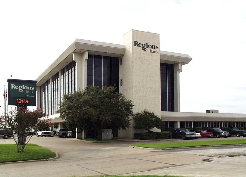 More Photos Of 1425 N Dallas Ave, Lancaster Office For Sale