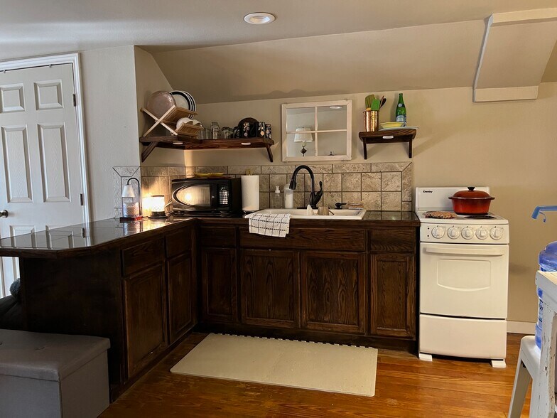 More Photos Of 306 N Austin St, Comanche Office For Sale