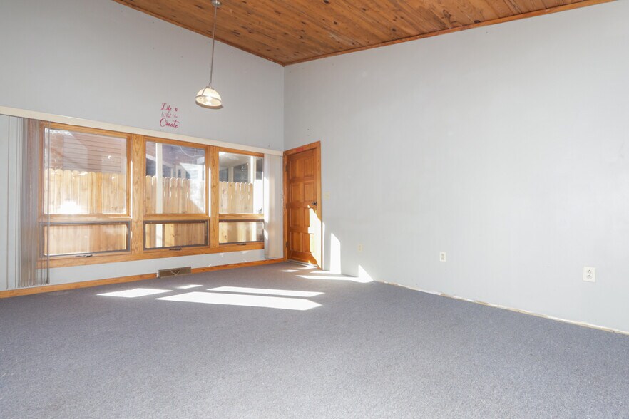 More Photos Of 113 Court St, Pickens Office For Sale