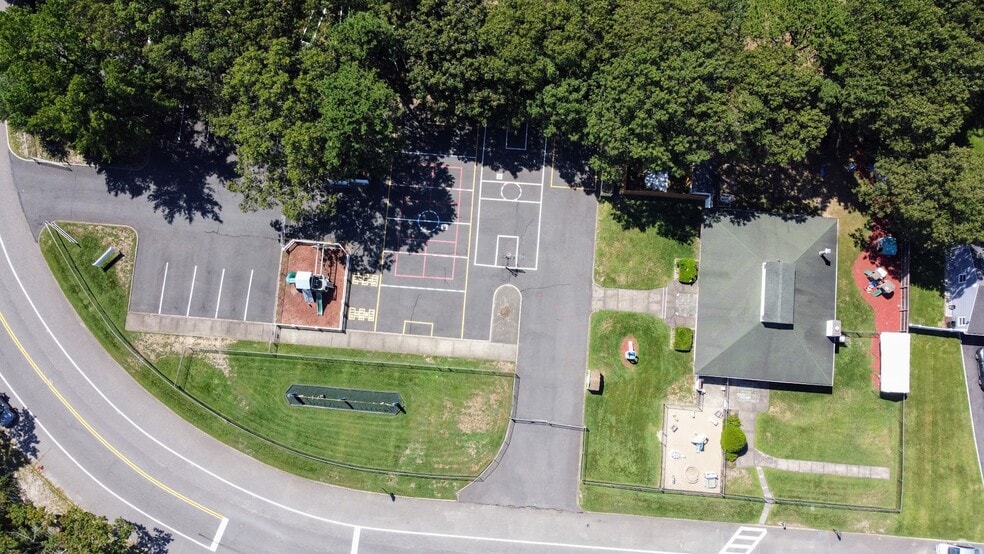 More Photos Of 9-10 Glenmere Ln, Coram General Retail For Sale