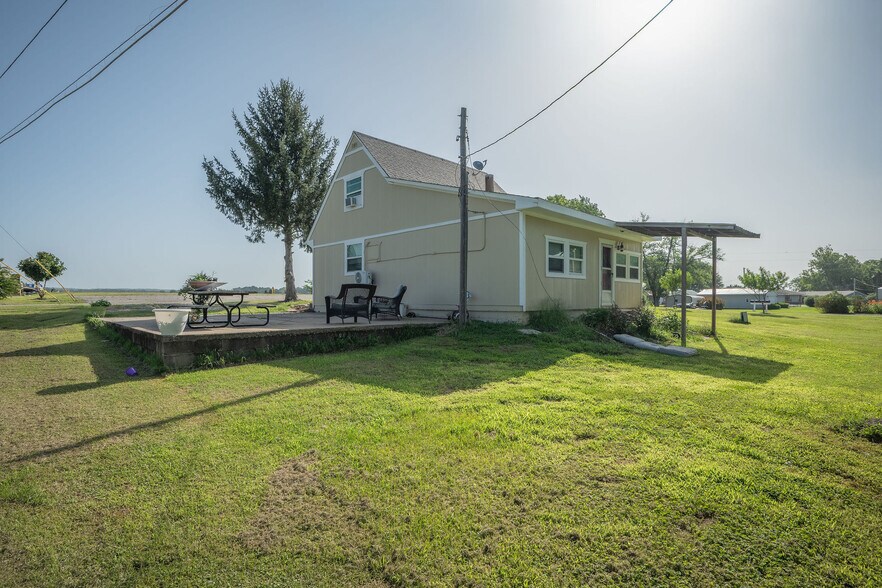 More Photos Of 64487 E 254 Loop, Grove Specialty For Sale