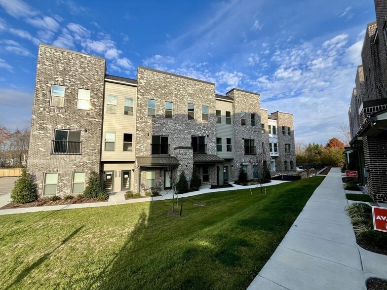 Primary Photo Of 357 Wellows Chase, Spring Hill Apartments For Sale