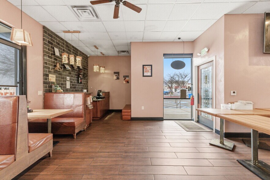 More Photos Of 1377 W El Monte Way, Dinuba Restaurant For Lease