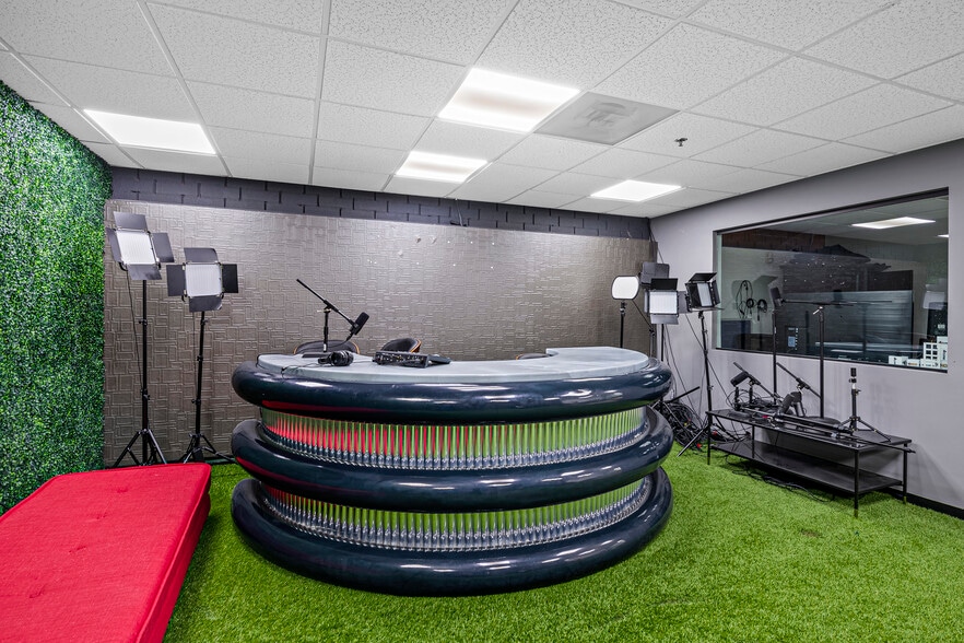 More Photos Of 113 N San Vicente Blvd, Beverly Hills Loft Creative Space For Sale