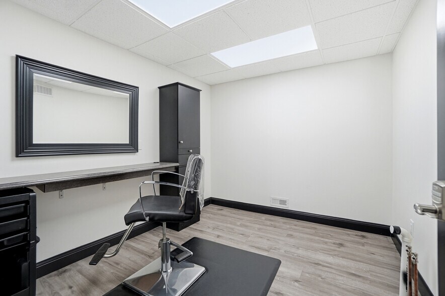 More Photos Of 12071-12079 Sheraton Ln, Cincinnati Medical For Sale