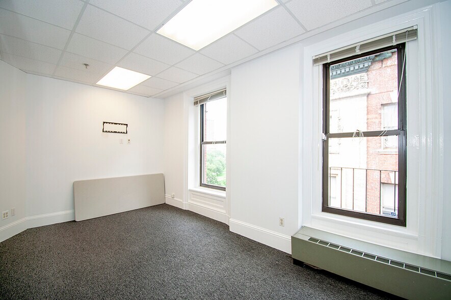 More Photos Of 2 Park Plz, Boston Office For Lease