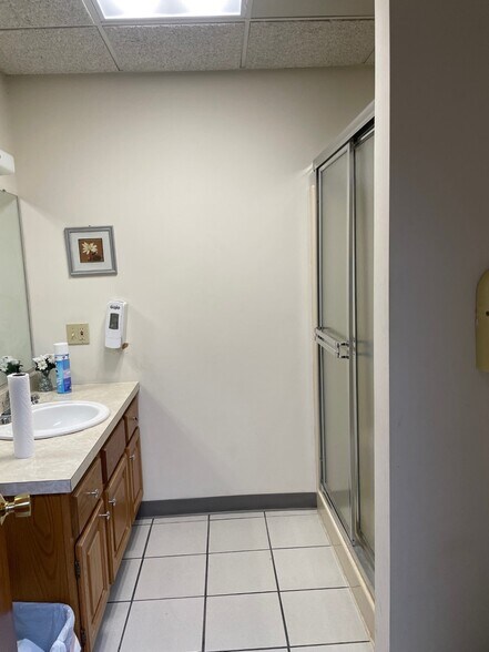 More Photos Of 200 Corporate Cir, Toms River Warehouse For Lease