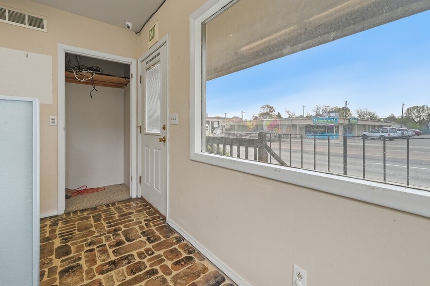 More Photos Of 819 12th Ave S, Nampa Storefront For Sale
