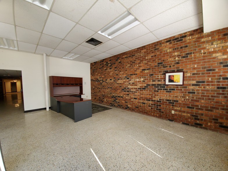 More Photos Of 227 28th St, Newport News Storefront Retail Office For Lease