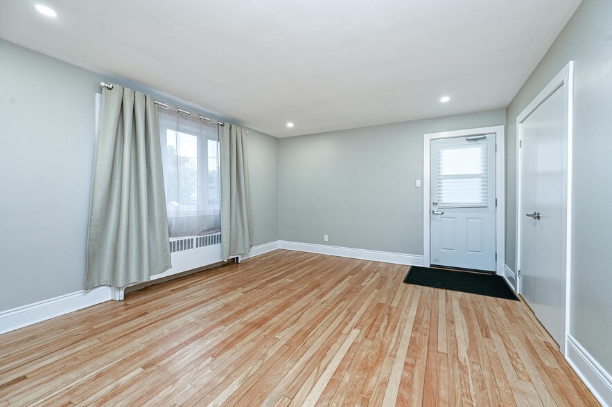 More Photos Of 156 Dagmar Av, Vanier Apartments For Sale