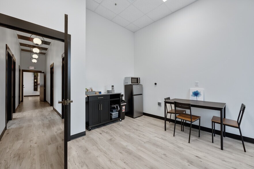 More Photos Of 9425 Sandifur Pky, Pasco Office For Sale