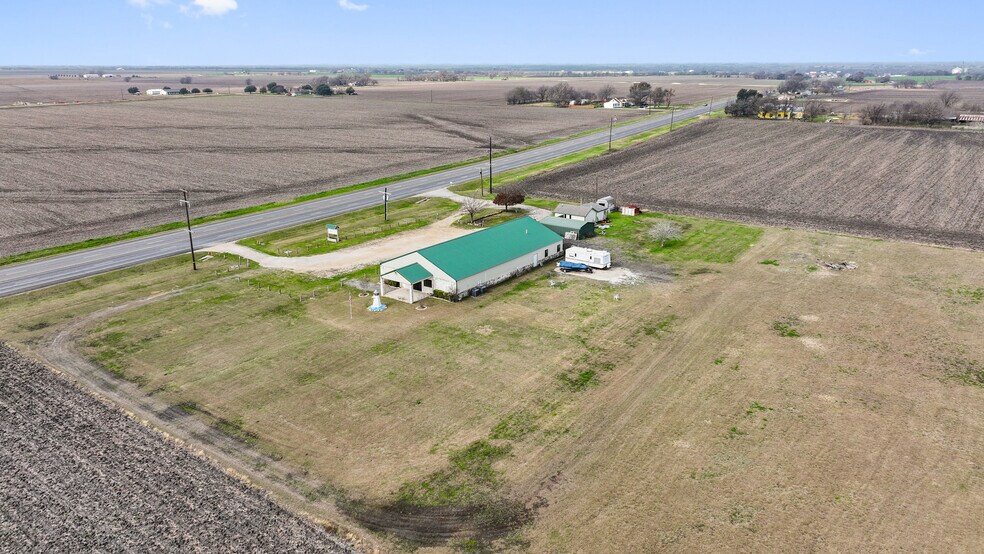 More Photos Of 2225 S State Highway 95, Taylor Freestanding For Lease