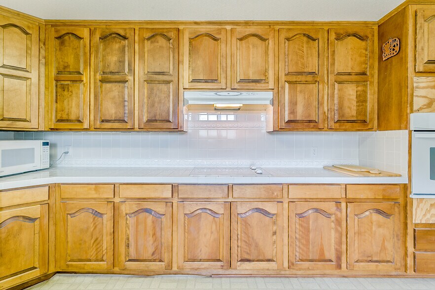 More Photos Of 3433 E Highway 199, Springtown Flex For Sale