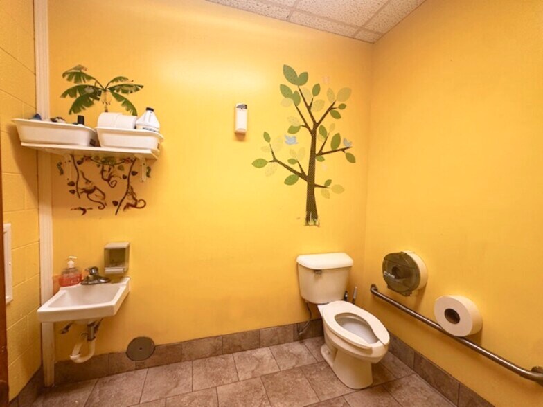 More Photos Of 4150 Pontiac Lake Rd, Waterford Religious Facility For Lease