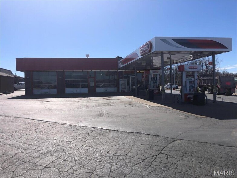 Primary Photo Of 3949 Veterans Memorial Pky, Saint Peters Service Station For Sale