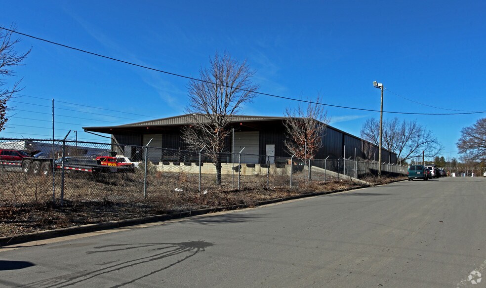 More Photos Of 3251 Robinson Cir, Charlotte Warehouse For Sale