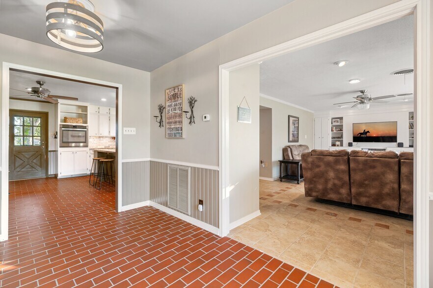 More Photos Of 2355 Jackson League Cir, Brenham Lodge Meeting Hall For Sale