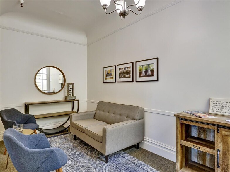 More Photos Of 2250 Union St, San Francisco Storefront Retail Office For Lease