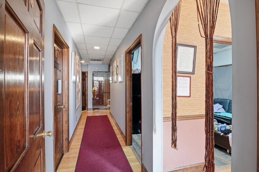 More Photos Of 5808 Monroe Rd, Charlotte Office For Sale