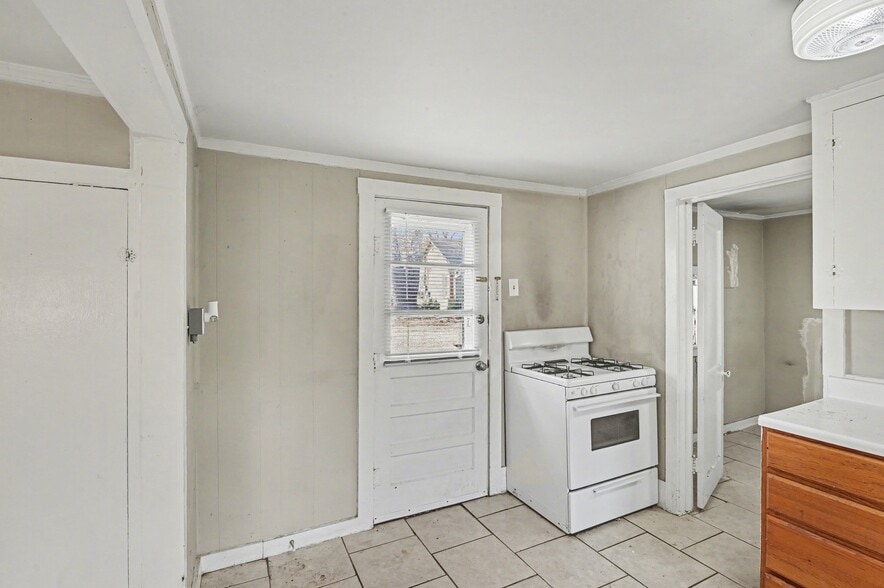 More Photos Of 308 Chestnut St, Silver Lake Apartments For Sale