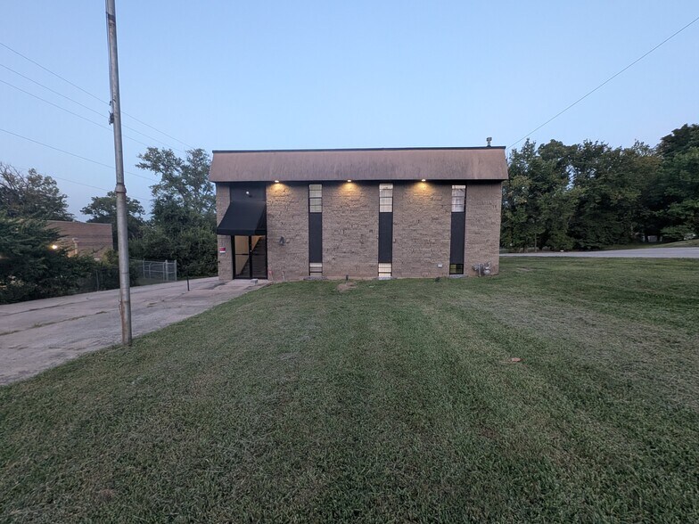 More Photos Of 13137 Wornall Rd, Kansas City Office For Sale