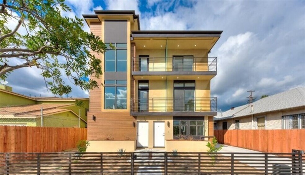 More Photos Of 6007 Barton Ave, Los Angeles Apartments For Sale