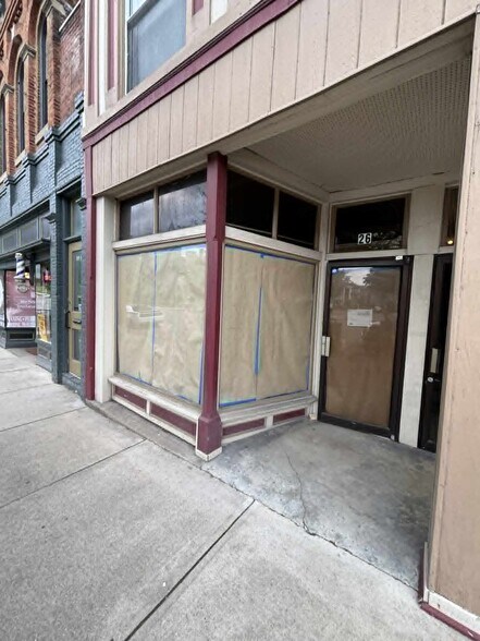 More Photos Of 26 S Sandusky St, Delaware Storefront Retail Office For Lease