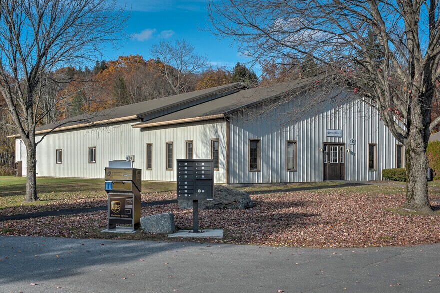 More Photos Of 867 Route 12, Westmoreland Flex For Lease