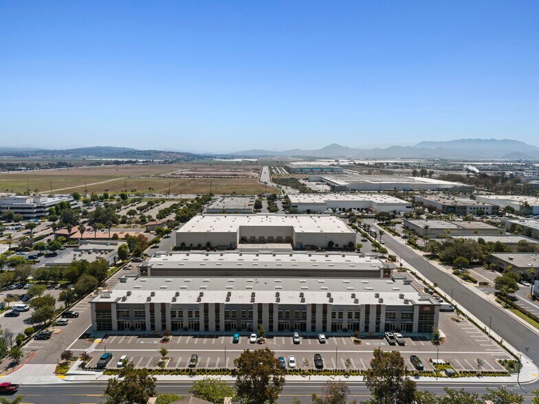 More Photos Of 1400 Graves Ave, Oxnard Distribution For Sale