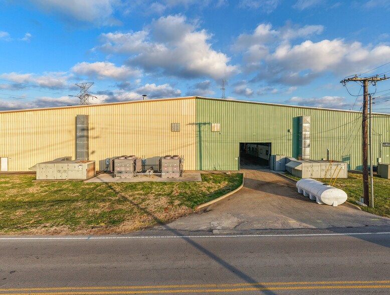 More Photos Of 831 Park Ave, Murfreesboro Manufacturing For Lease