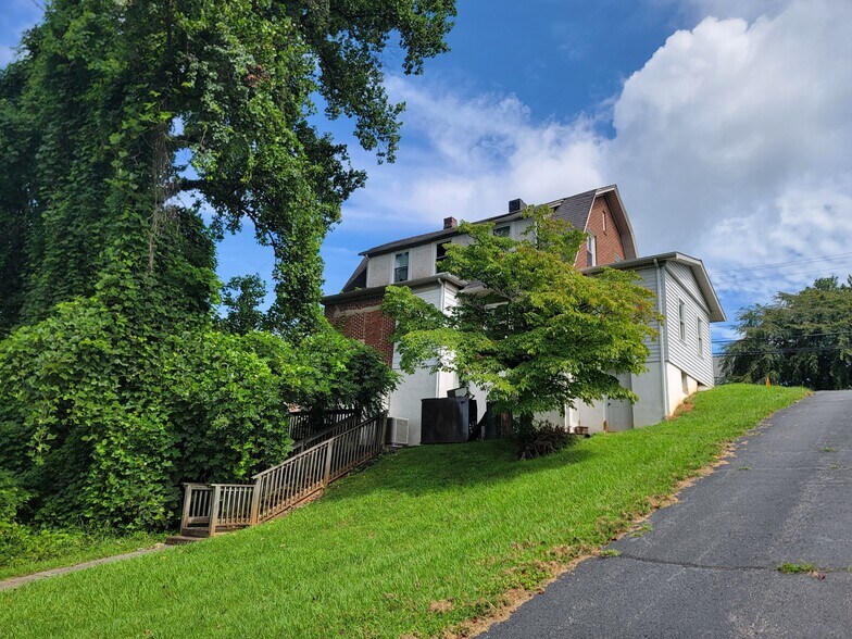 More Photos Of 115 W Blue Ridge St, Stuart Office For Sale