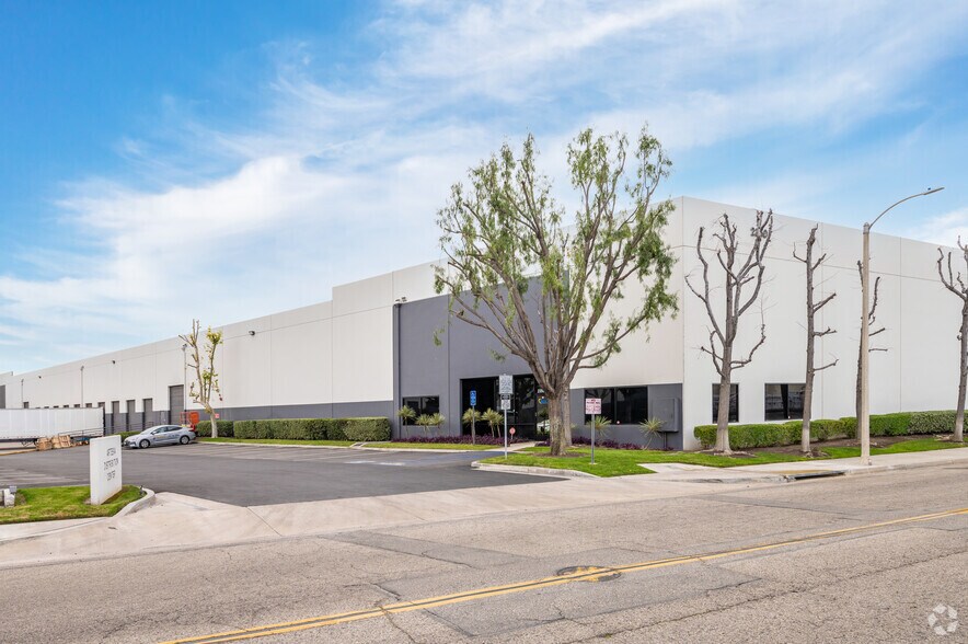 More Photos Of 2350 W Artesia Ave, Fullerton Manufacturing For Lease
