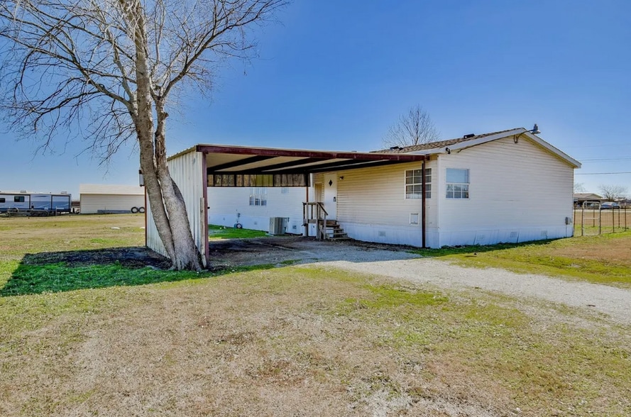More Photos Of 4040 Dillard Ct, Joshua Specialty For Sale