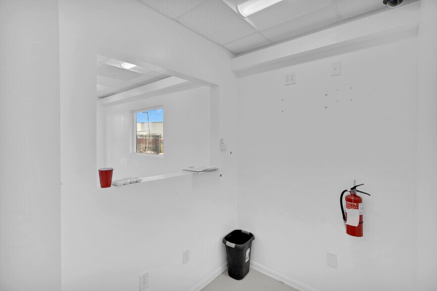 More Photos Of 991 Industrial Way, King City Warehouse For Lease