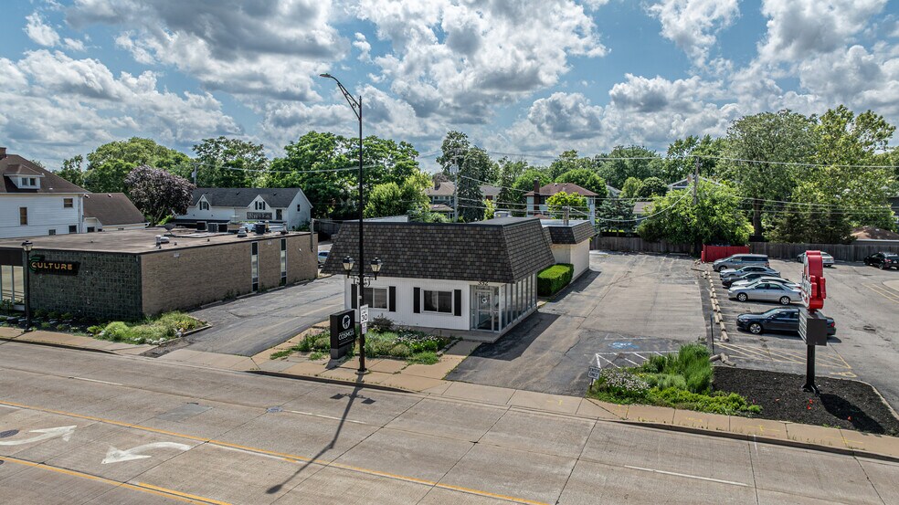 More Photos Of 332 N York St, Elmhurst Medical For Sale