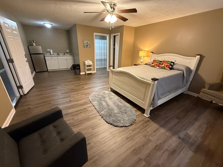 More Photos Of 102 Live Oak St, Tabor City Restaurant For Sale