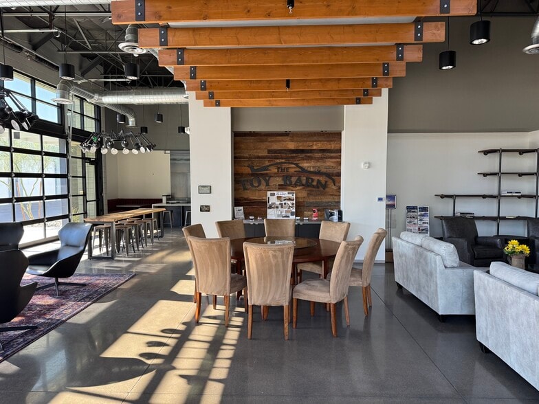 More Photos Of 31606 N Cave Creek Rd, Cave Creek Self Storage For Sale