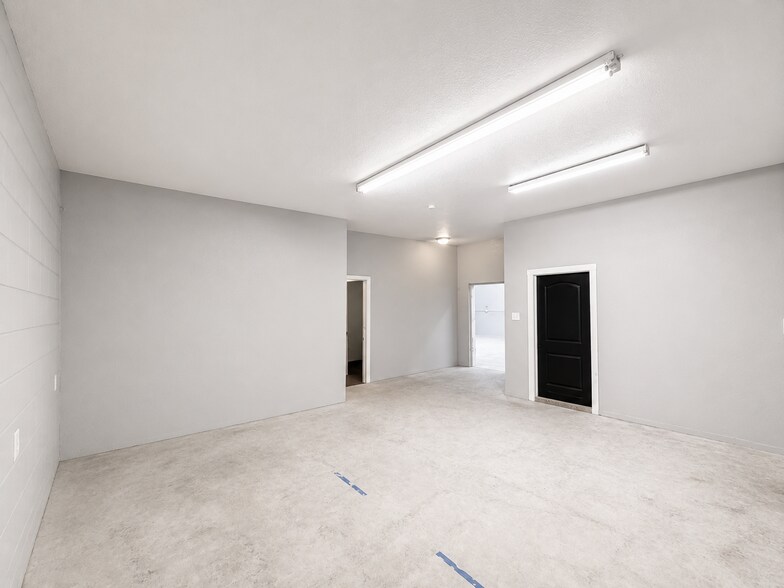 More Photos Of 755 N General McMullen Dr, San Antonio Light Manufacturing For Lease