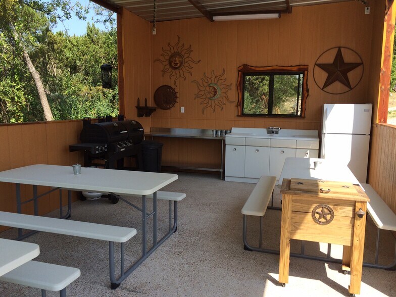More Photos Of 401 US Highway 67, Santa Anna Hotel For Sale